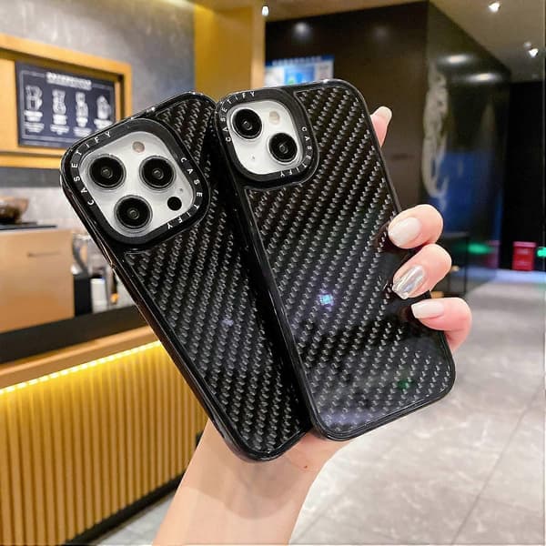 För iPhone 15 Plus Kolfibertextur Mobilskal PC+TPU Stöttåligt Telefonskydd