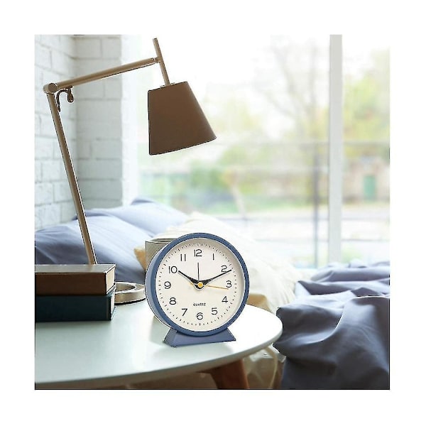 4,5 tum batteridriven antik retro analog, liten tyst sängbord metallklocka med ljus(b) 200g