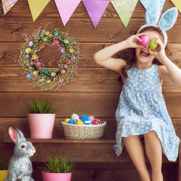 Påskpynt, påskkrans, färgat ägg och blandade kvistar Vårkrans påskkrans med blommor och bärkärnor Vårgirland Konstgjord påsk