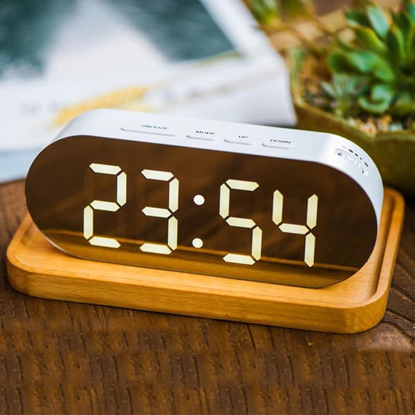 Led Oval Clock Plug-in Dual USB Sminkspegel Väckarklocka Skrivbordsklocka Julklocka