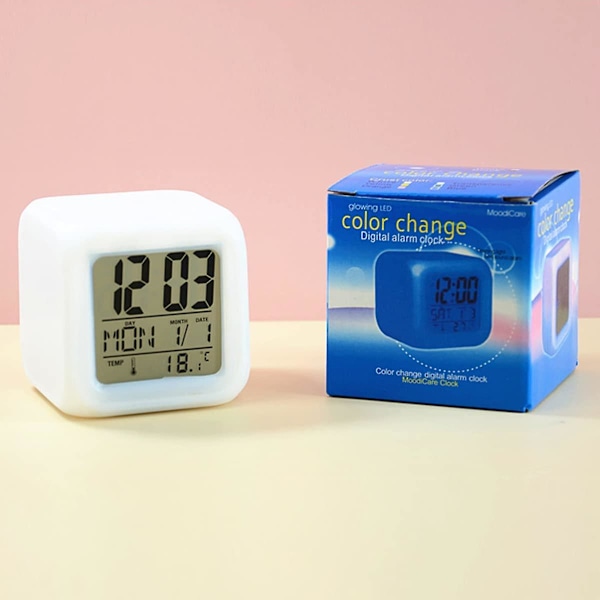 LED Digital Vækkeur Mini Skrivebords Cube Ur Med Farverige Lys Flere Tilstande Multifunktionelt Glød Skrivebordsur Batteridrevet (y-c-2)
