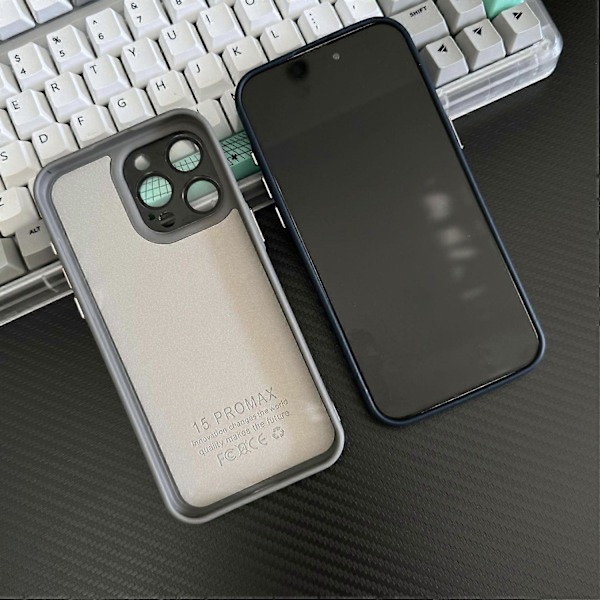 iPhone 15 Pro silikonikuori, ihoa myötäilevä, iskunkestävä takakuori lasikalvolla Multicolor Style B
