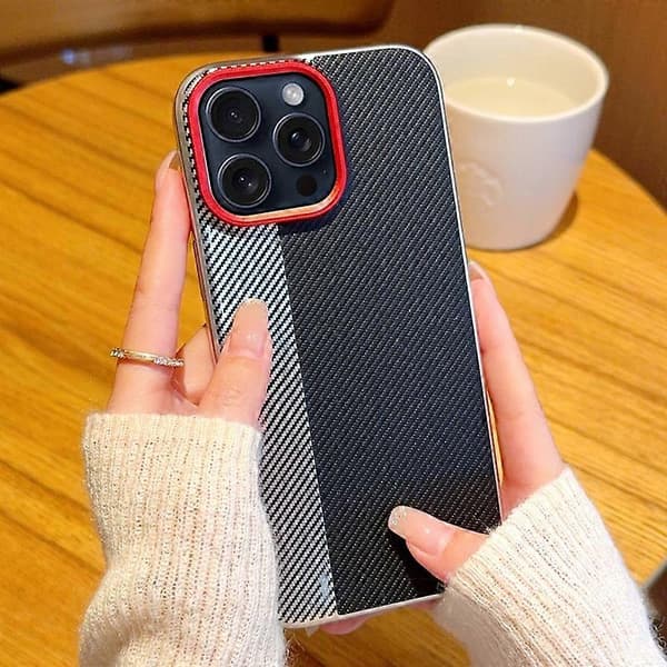 Skal för iPhone 16 Pro Kamerastil Kolfibertextur Läder+PC Telefonskydd
