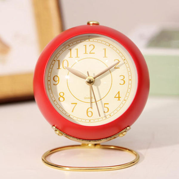 Sovrumsväckarklocka Skrivbord analog väckarklocka Ultratyst metall Icke-tickande retro liten bordsklocka C Red