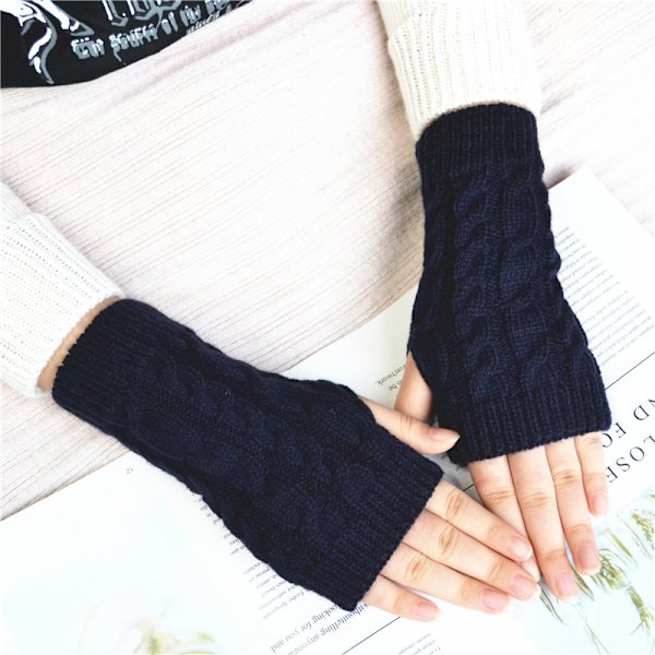 Halvfingerstekt deg twist stickningshandskar