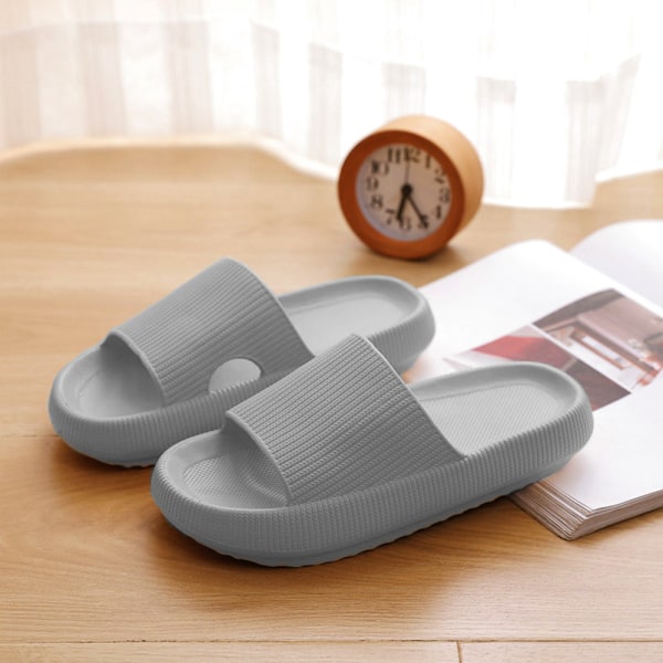 Tofflor för kvinnor Sommar mjuk sula sandaler Halkfria badskor grey 42/43