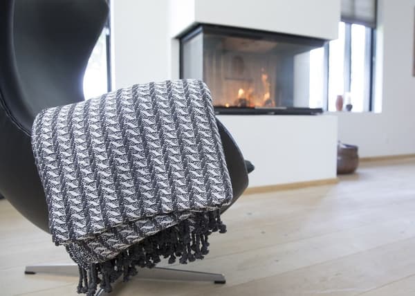 Pläd med fransar i 100% bomull – 135 x 200 cm. Vit
