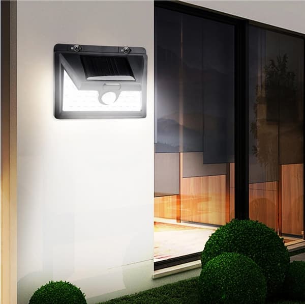 LED solcellevegglampe med sensor