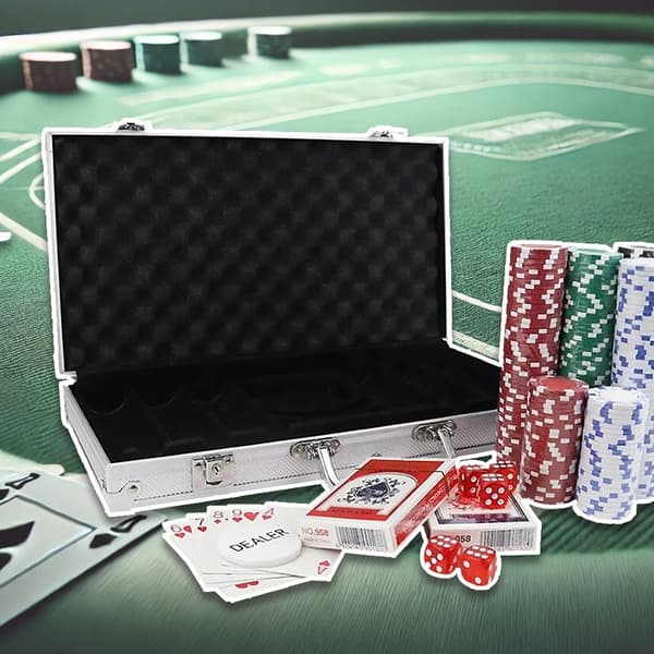 Pokkersæt i kuffert med 300 chips