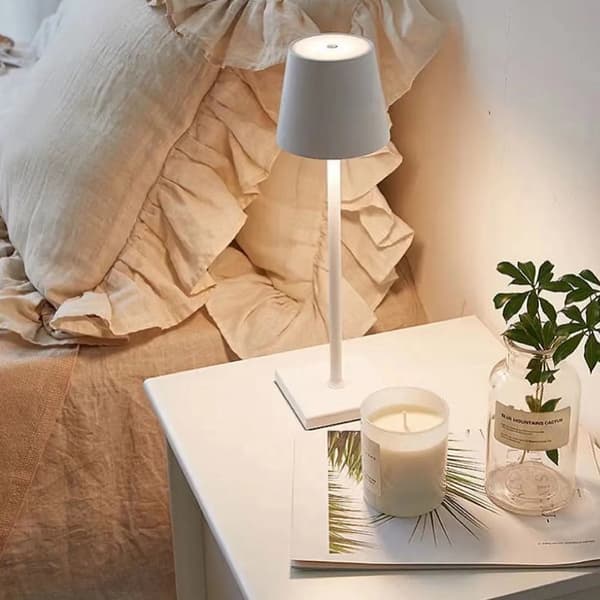 Bordlampe LED m/touch - ledningsfri - 4 farver Silver