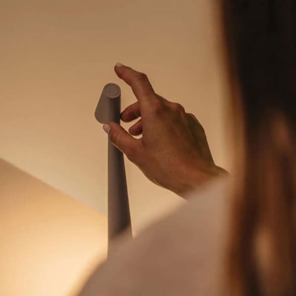 Elegant slank konisk bordlampe, bærbar og dæmpbar LED-skulpturlys, Dek grå Gray