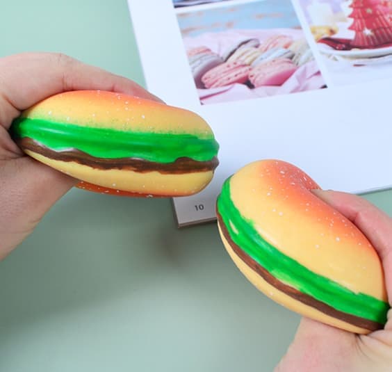 Hamburger Squishy Leksaker, Långsamt Stigande Kläm Stresslindrande Bollar för Barn och Vuxna
