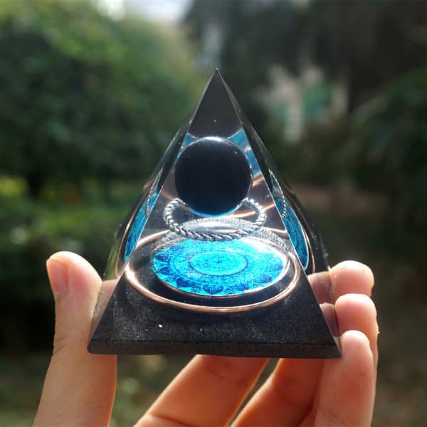 Orgonit Pyramide Obsidian Kugle Gave Nubisk Orgonit Pyramide for Succes Helbredende Krystal Pyramide Helbredende Sten Reiki Beskyttelse
