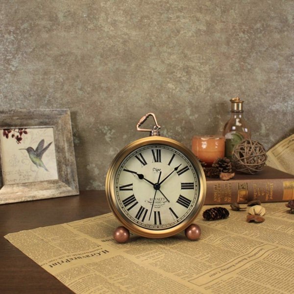 Klassisk retro ur, gyldent bord Bord Skrivebord Vækkeur Europæisk stil Vintage Silent Desk Vækkeur Ikke tikkende Quartz Bevægelse Batteridrevet