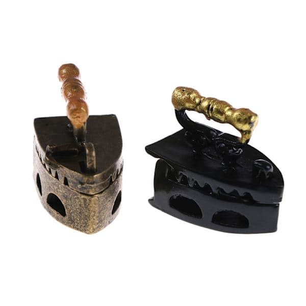 Dockskåpsrum Modell Mini Gammal Miniatyr Järn Kläder Verktyg 02 one size 2