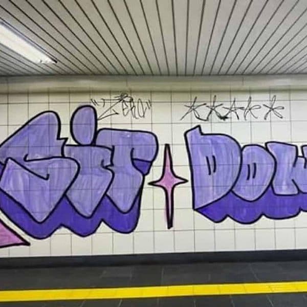 Graffiti Skitsebog: 180 Ægte Lærreder Lige Ved Hånden Sort