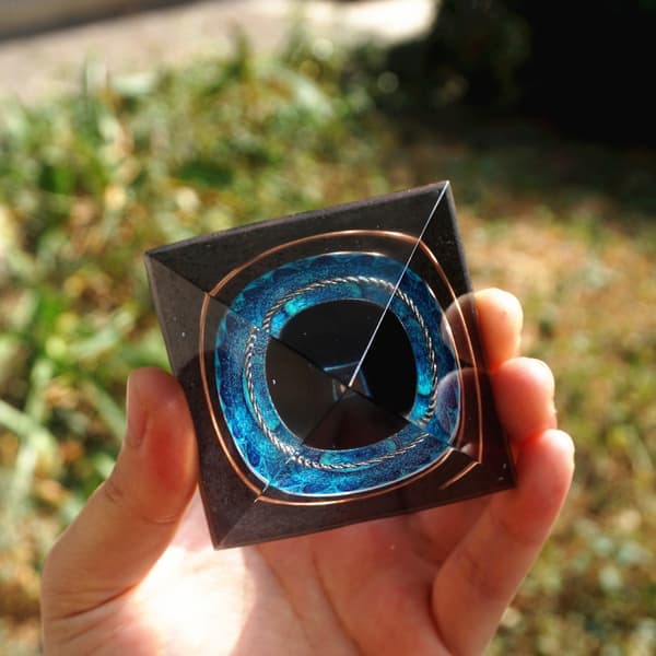 Orgonittpyramide Obsidiankule Gave Nubisk Orgonittpyramide for Suksess Helbredende Krystallpyramide Helbredende Stein Reiki Beskyttelse