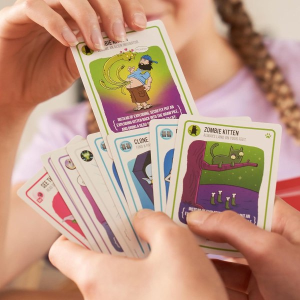 Zombie Kittens Card Game by Exploding Kittens – Morsomt familiekortspill for voksne tenåringer og barn for nattunderholdning, 2-5 spillere