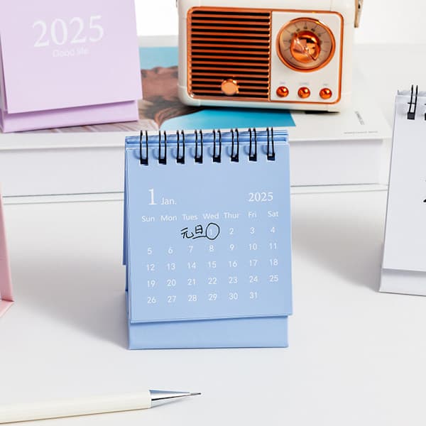2025 Skrivebordskalender Årlig Månedlig Daglig Planlegger Tidsstyring Lilla