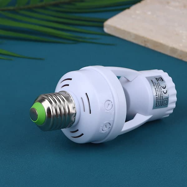 1st AC100-240V E27 Sockel Konverter med PIR Rörelsesensor LED Vit