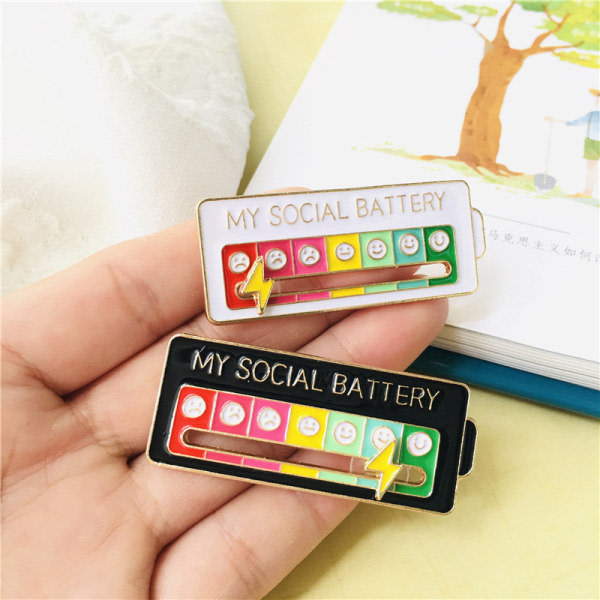 Min sociala batteri emalj brosch rolig ny emotionell uttryck White