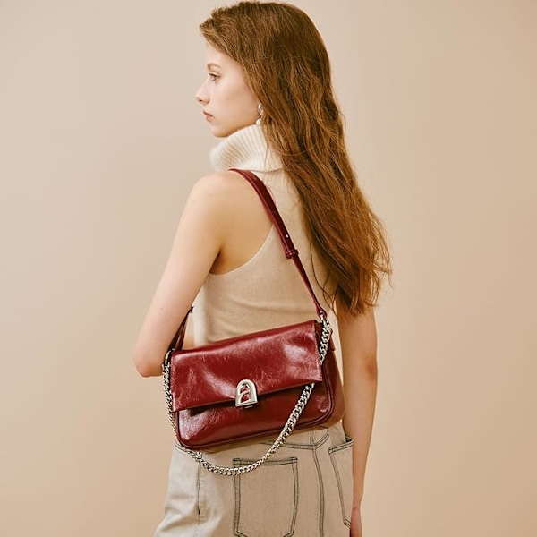 Läder Crossbody Väska för Kvinnor Liten Axelväska med Justerbar Rem Trendig Designer Handväskor röd