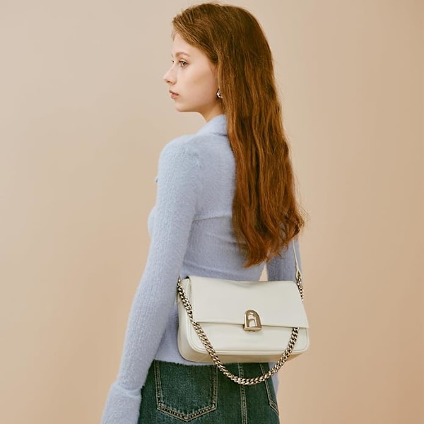 Läder Crossbody Väska för Kvinnor Liten Axelväska med Justerbar Rem Trendig Designer Handväskor vit