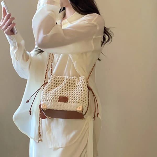 Chic sommarstickad crossbody-väska för damer med justerbar rem - Mångsidig pendlingshandväska med polyesterfoder White
