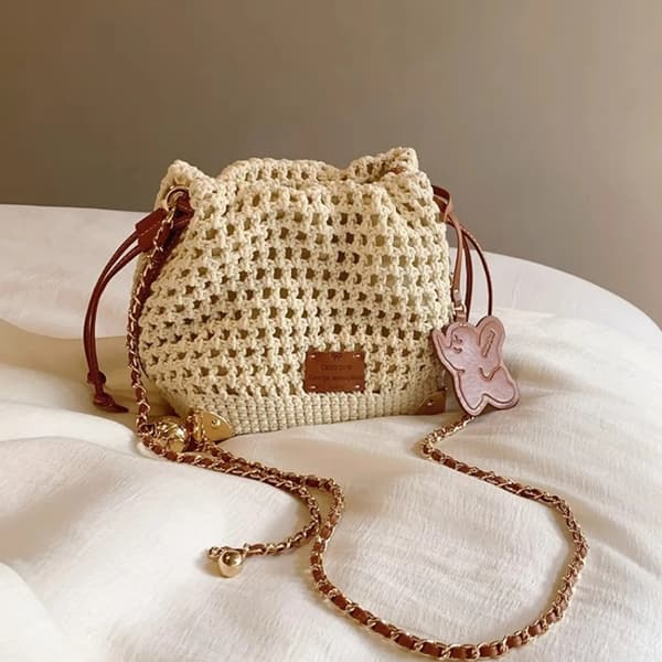 Chic sommarstickad crossbody-väska för damer med justerbar rem - Mångsidig pendlingshandväska med polyesterfoder White