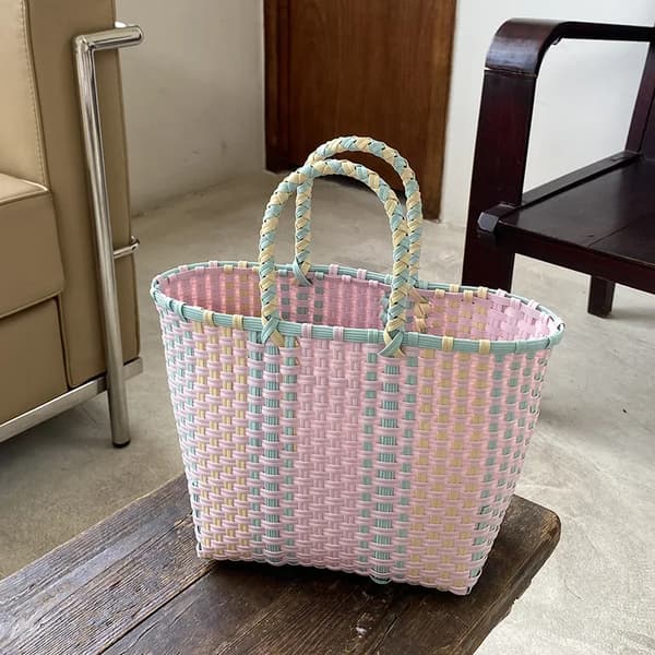 2025 Ny grönsakskorg Sommar Mode PVC Handväska Handvävd Väska Patchwork Randig Tote Strandväskor Plånböcker och Handväskor White