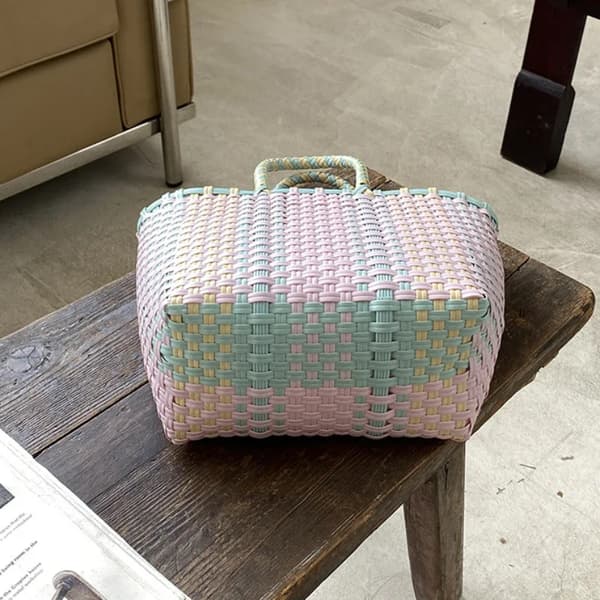 2025 Ny grönsakskorg Sommar Mode PVC Handväska Handvävd Väska Patchwork Randig Tote Strandväskor Plånböcker och Handväskor White