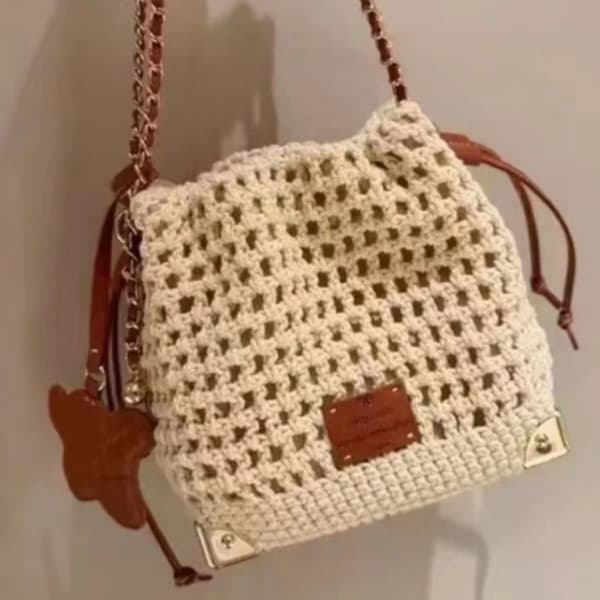 Chic sommarstickad crossbody-väska för damer med justerbar rem - Mångsidig pendlingshandväska med polyesterfoder White