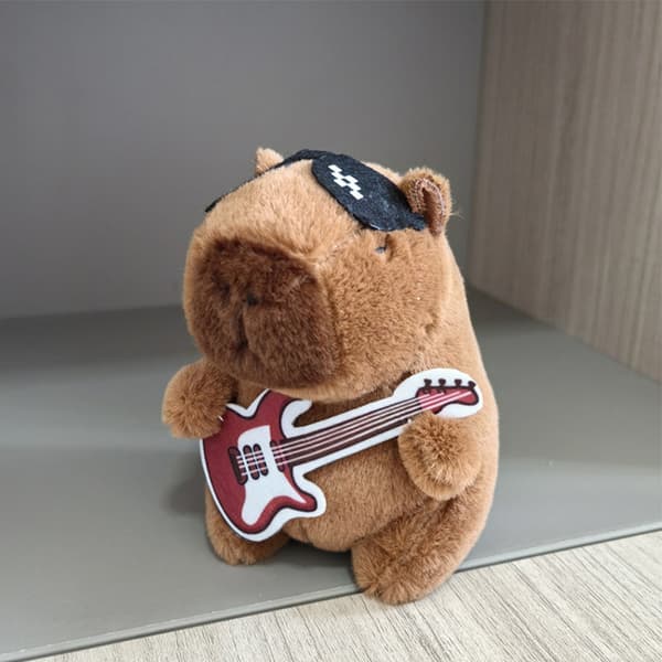 Gitarr-kapybara mjukisdjur tecknad marsvinsberlock mjukt gosedjur[J]