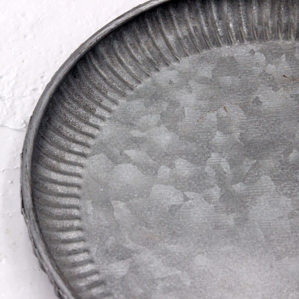 7,75" pyöreä galvanoitu metallialusta Koristeellinen tarjotin, jossa on uurretut reunat