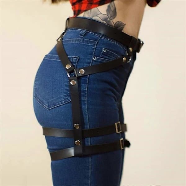 Kroppssele i läder, midjebälte och benstöd, Punk Goth-stil