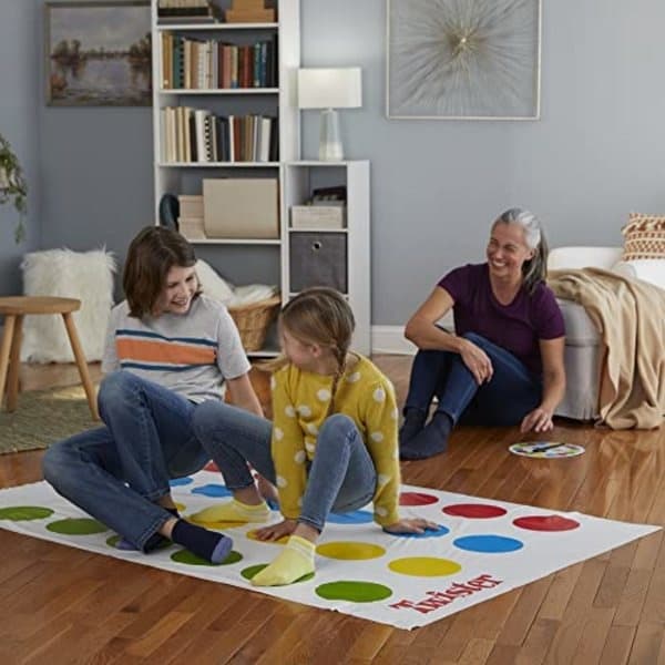 Twister kroppsspill for familiemoro og foreldre-barn-interaksjon
