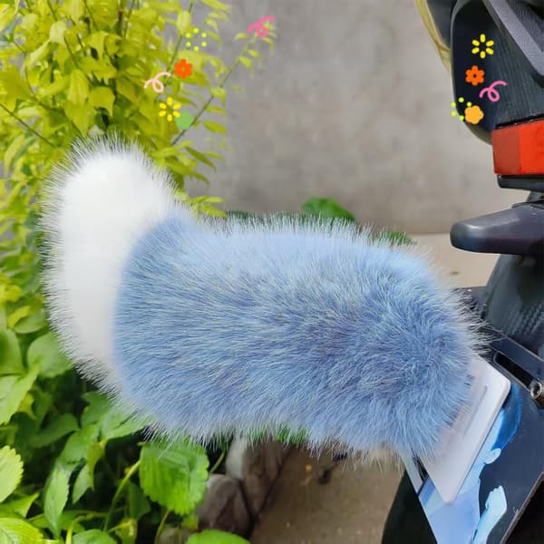 Auton perän ladattava itseliimautuva muhkea ulkokoriste Blue
