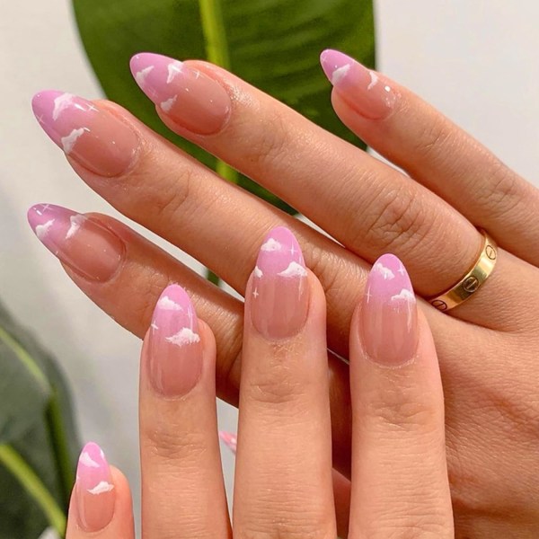 24 stk franske falske negler korte, mandelformede trykk på negler blanke nude rosa falske negler med vanndråpe og skyer design, ovale akryl gjenbrukbare full