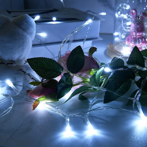 LED-lyslenke, 5M 50LEDs med timer (6 timer PÅ | 18 timer AV) er batteridrevet for rom, uteplass, Halloween, hvit 5m white