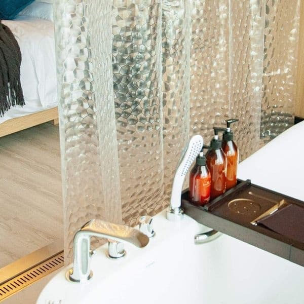 Vattentätt duschdraperi 180×180 cm – Med bottenmagnet, vikt & 3D-vattenkubsmönster