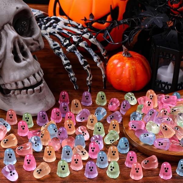 50 Mini Halloween Spøgelsesdekorationer – Sjove Selvlysende Bordpynt (Assorterede Farver, Tilfældigt Afsendt)