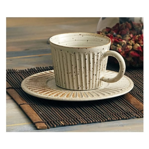 Kahvikuppi Kahvikuppi Kotitalouksien kivitavara raidallinen kahvikuppi lautasella teekuppi, hienoja teekuppeja, kukka teekuppia, teetarjoja