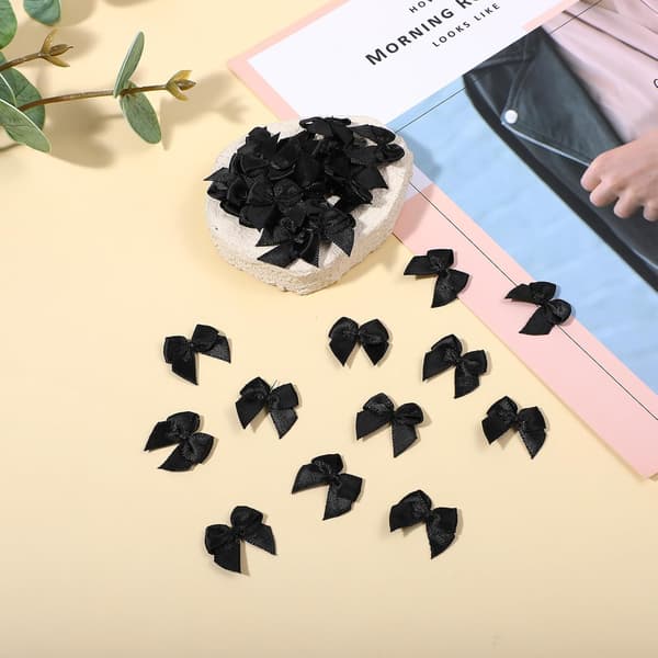 Minirosetter, 100 st 1 tums röda satinrosetter i polyester för pyssel, bröllop, högtider, svarta black