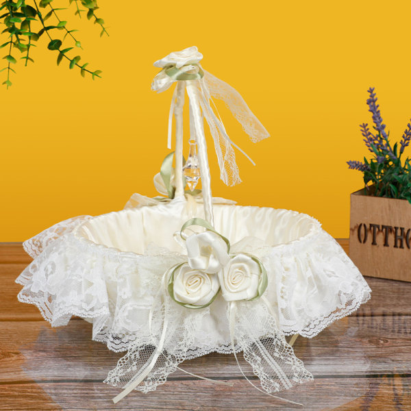 Blomsterpigekurv med foldbart håndtag, elfenbenssatin brudekurve til bryllupsbladkonfetti, dekoreret med blonder og krystalvedhæng