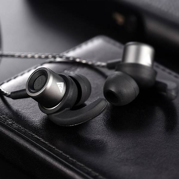 Fashion Metal Heavy Bass Trådbundna Öronproppar Sport Mobiltelefon In-Ear Headset
