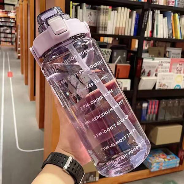 2 liters vannflaske med sugerør, bærbar drikkeflaske for jenter Purple
