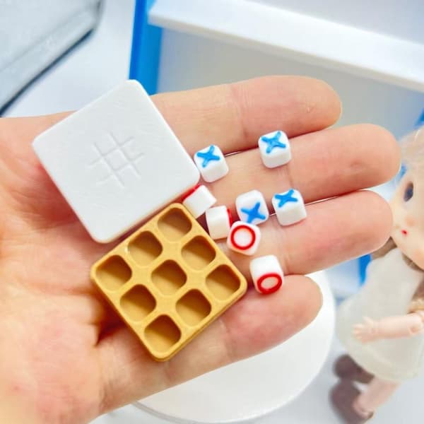 Mini Tic Tac Toe-spel Dockhustillbehör Miniatyrbrädspel