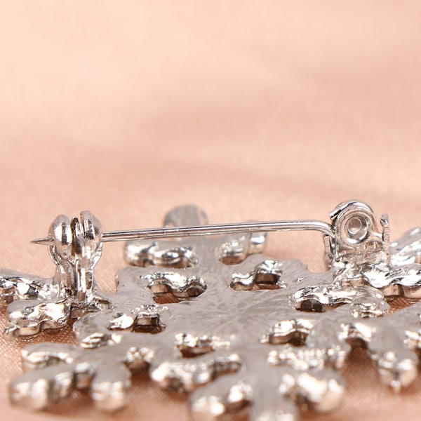 Rhinestone inläggningar snöflinga formad brosch legering brosch smycken sliver