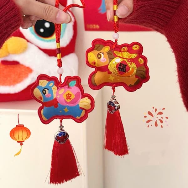Ny e Pony Kvast Ornament Charm Vedhæng Hesteåret Sach A1