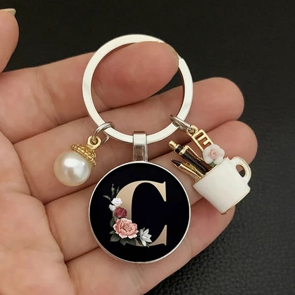 A-Z Letters Elegant imitert perlenøkkelring Charm Emalje 26 L A4